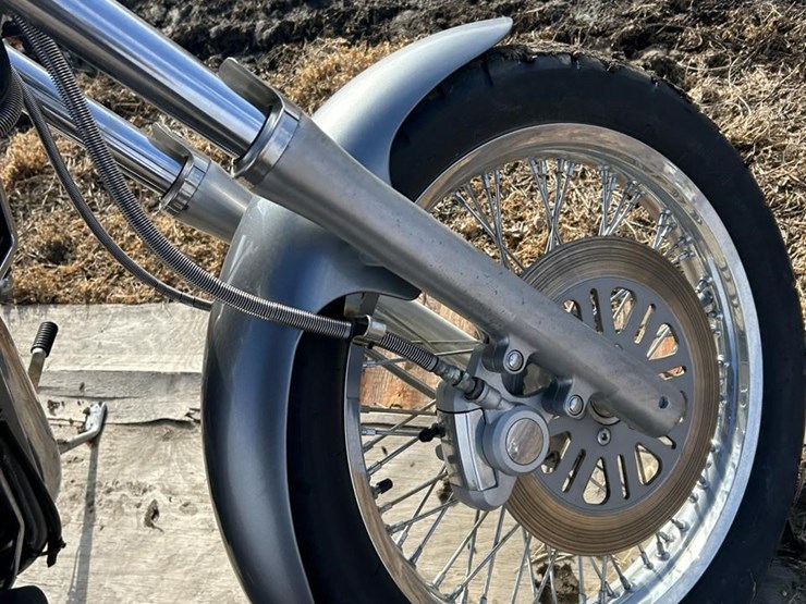 2005-suzuki-boulevard-s83-image-19