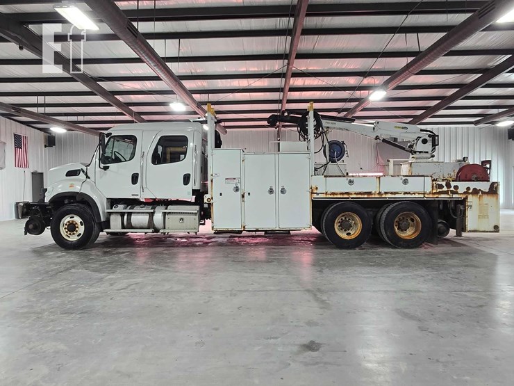 2012-freightliner-m2-106-image-5