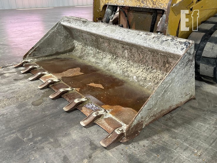 2023-caterpillar-259d3-image-10