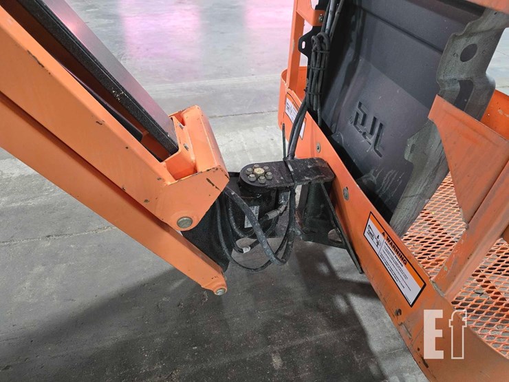2015-jlg-e400ajpn-image-16