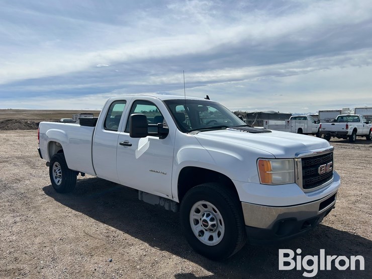 2013-gmc-sierra-3500-image-3
