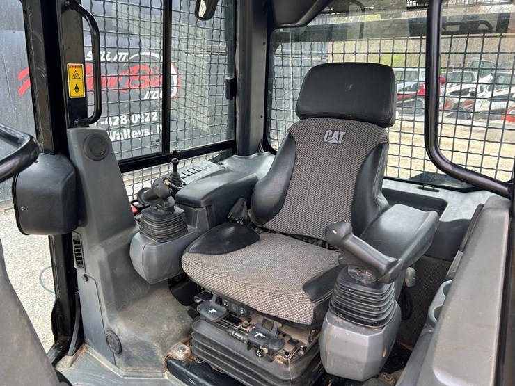 2021-caterpillar-d4-image-22