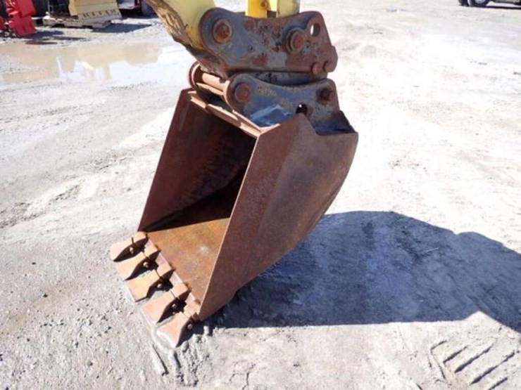 2012-new-holland-b95b-image-46