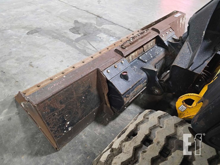 2021-jcb-3ts-8t-image-12