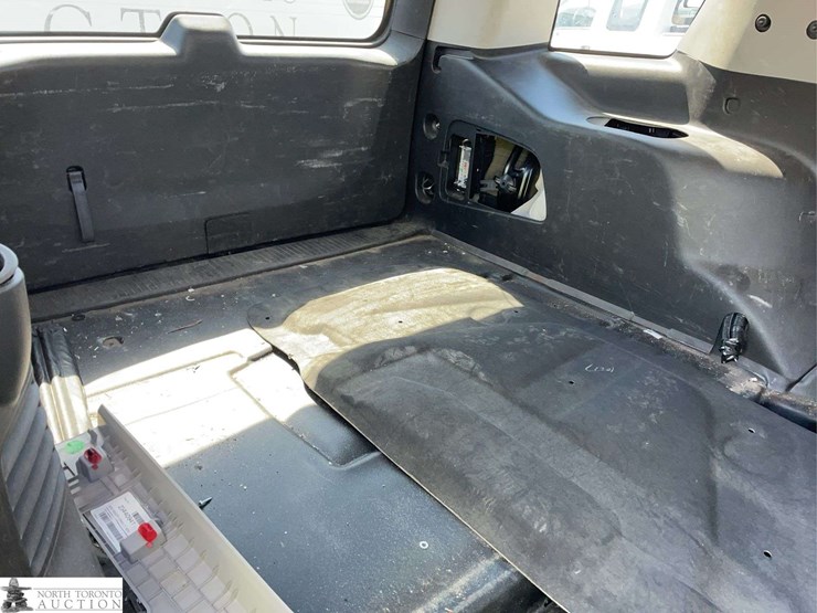 2017-chevrolet-tahoe-image-21