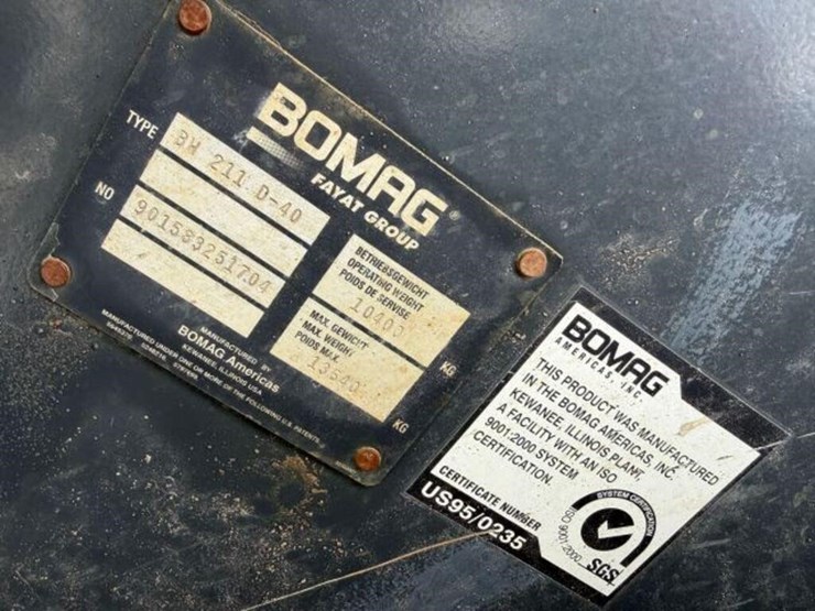 2011-bomag-bw211d-40-image-6