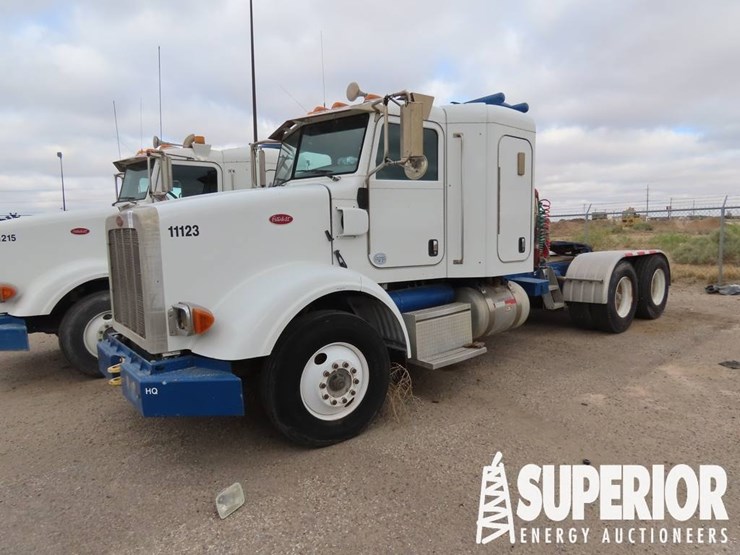 2013-peterbilt-365-image-1