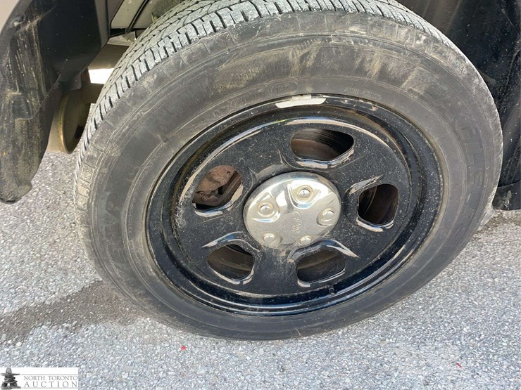 2019-ford-explorer-image-22