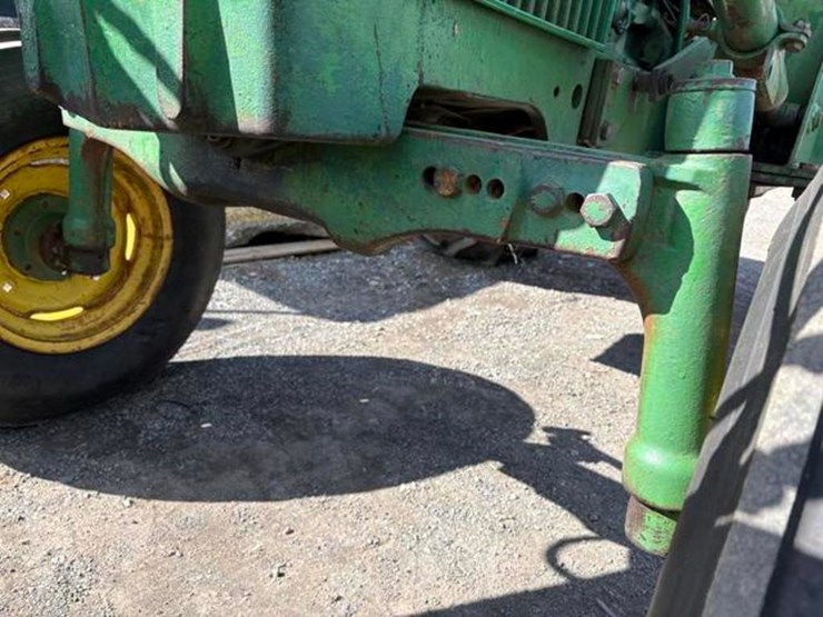 john-deere-2440-image-10