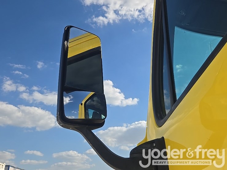 2014-freightliner-cascadia-113-image-91