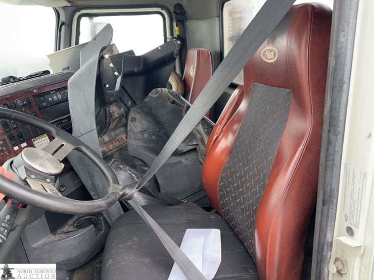 non-operable-2014-mack-pinnacle-t/a-day-cab-tractor-image-16