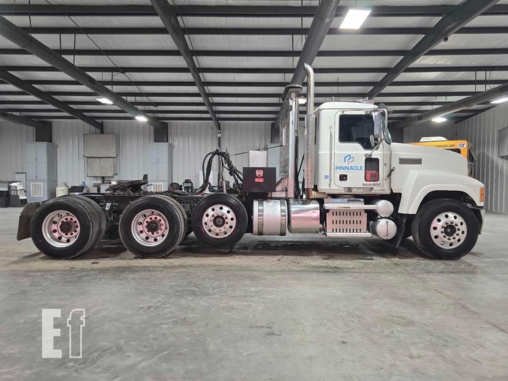 2017-mack-pinnacle-chu613-image-6