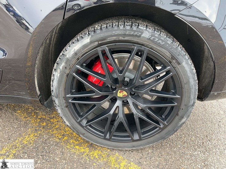 2024-porsch-macan-gts-image-20