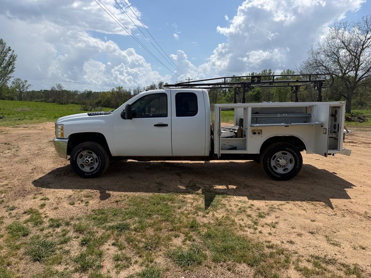 2013-chevrolet-silverado-2500-image-2