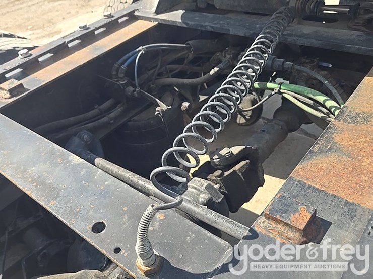 2014-freightliner-cascadia-113-image-48