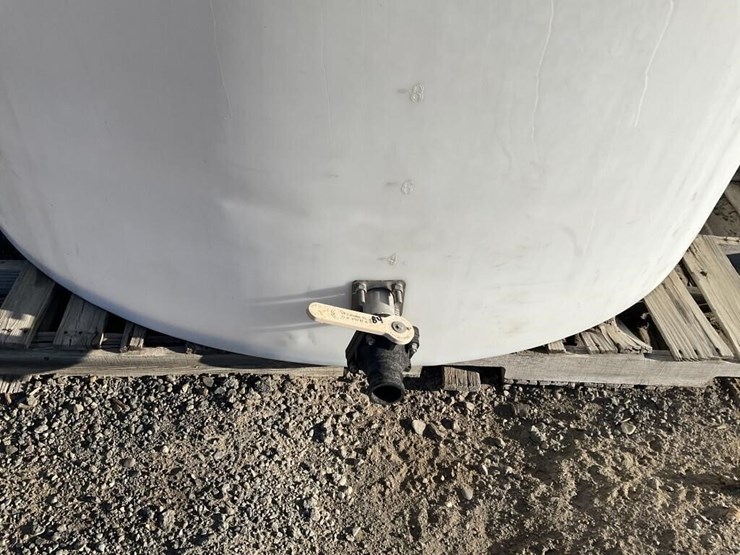 2800g-upright-poly-tank-image-2