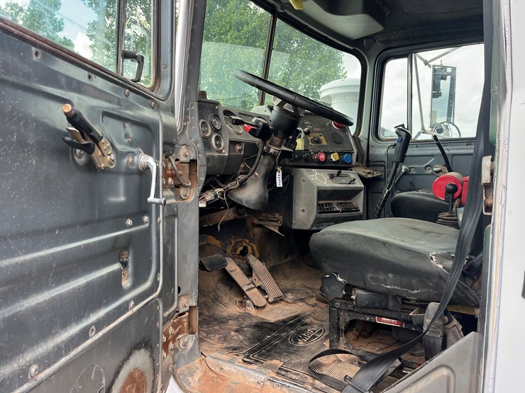 2002-mack-rd688s-image-17