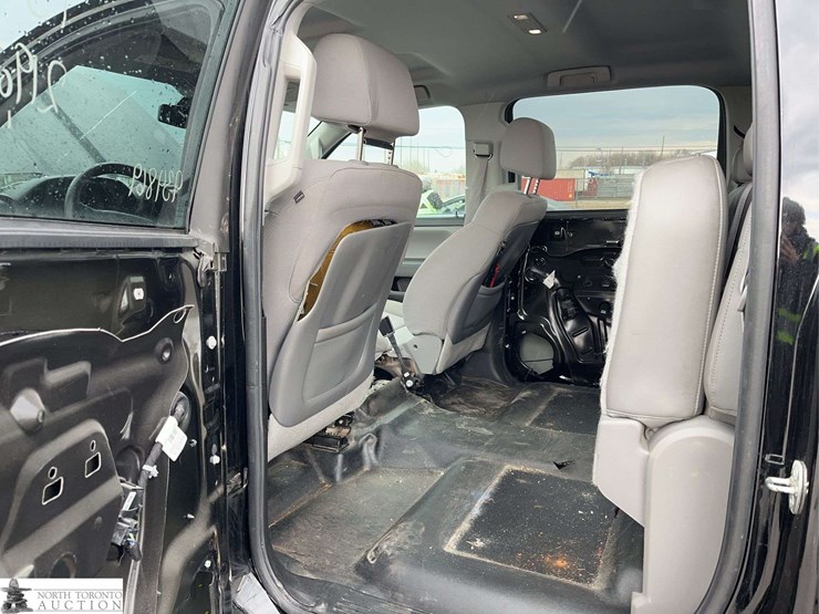 2015-chevrolet-silverado-2500hd-image-15