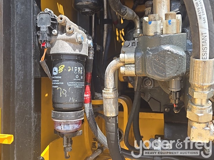 2017-deere-210g-lc-image-60