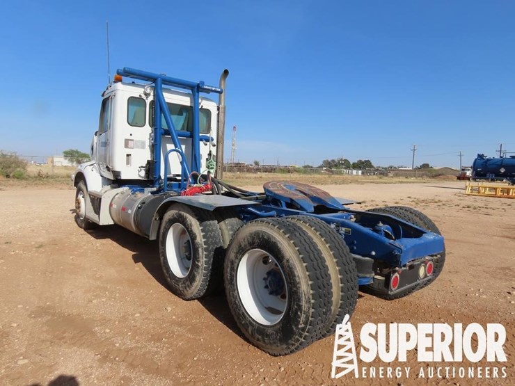 2018-peterbilt-567-image-4