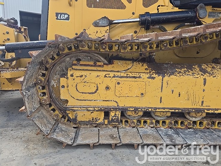 2021-caterpillar-d1-image-11