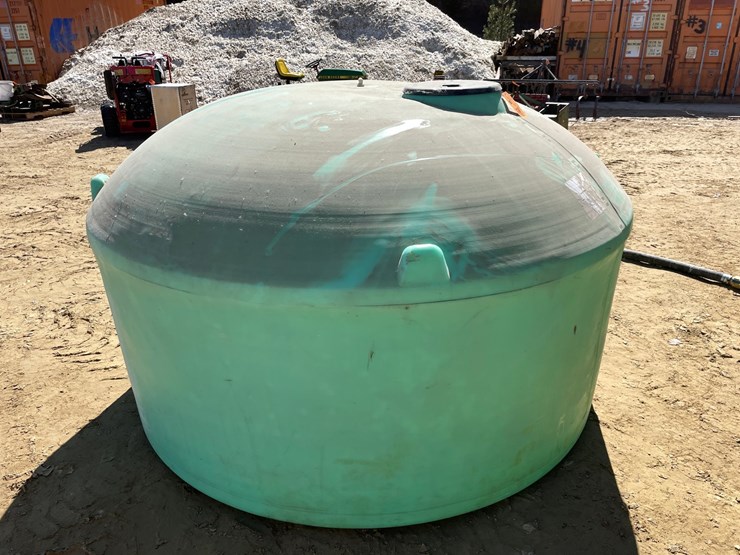 #3964-•-1,100-gallon-water-tank-image-3