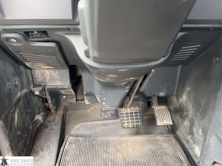 non-operable-2014-mack-pinnacle-t/a-day-cab-tractor-image-18