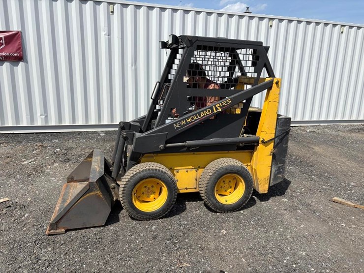 new-holland-l125-image-2