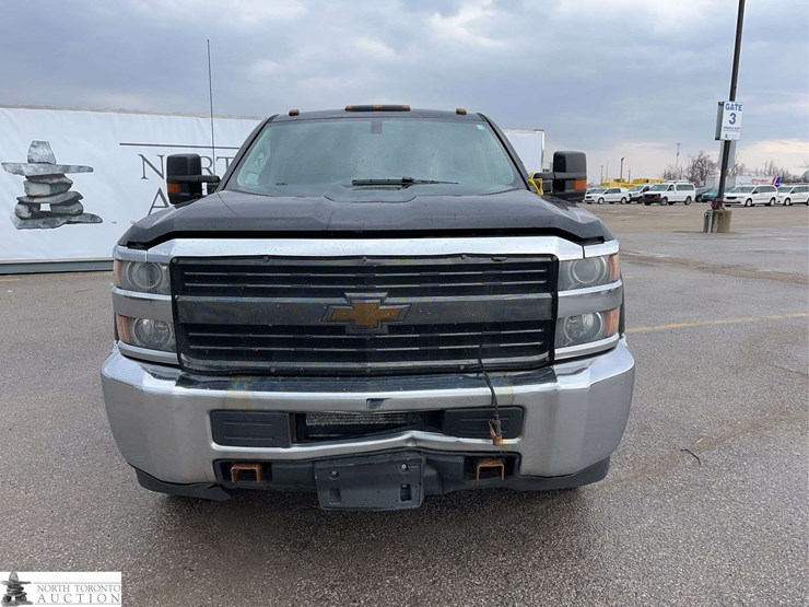 2015-chevrolet-silverado-2500hd-image-2