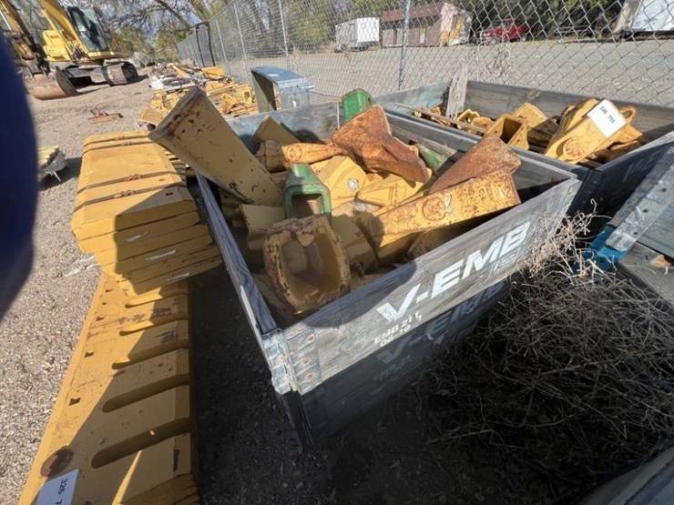 caterpillar-&-esco-dig-bucket-teeth-image-3