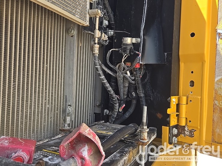 2017-deere-210g-lc-image-53