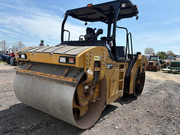 2018-caterpillar-cb13-image-2