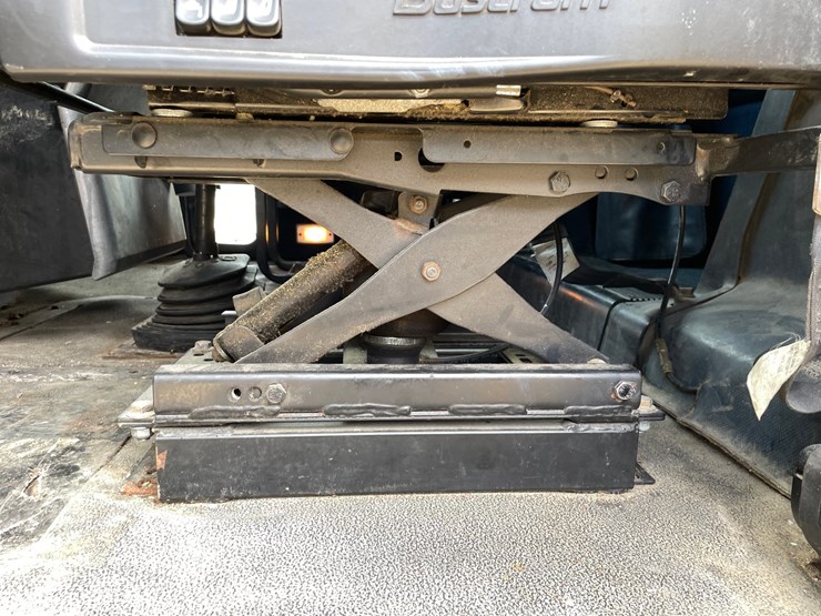 #400-•-1997-mac-ch600-semi-(has-wi-title)-image-82