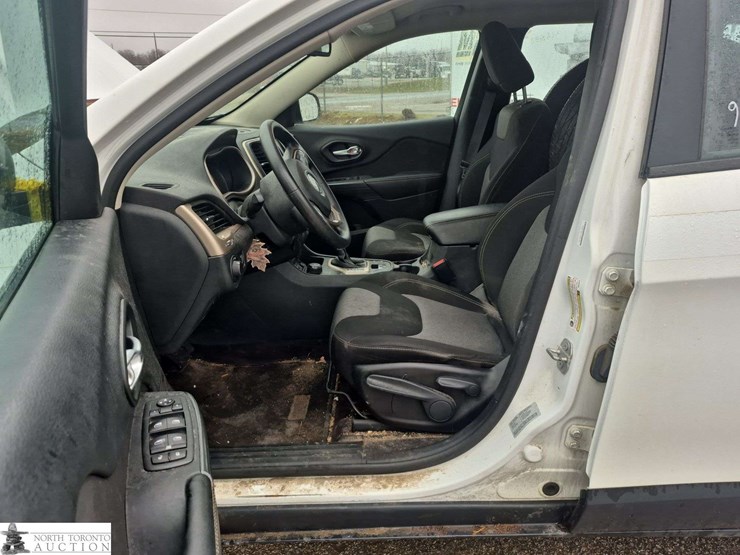 2016-jeep-cherokee-image-11