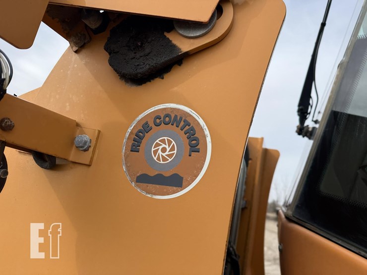 2010-case-721e-image-23