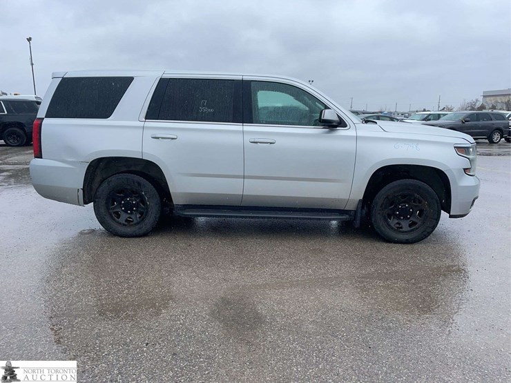 2017-chevrolet-tahoe-image-4