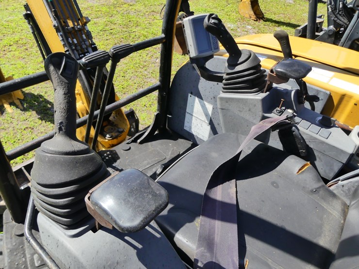 2015-caterpillar-303-image-13