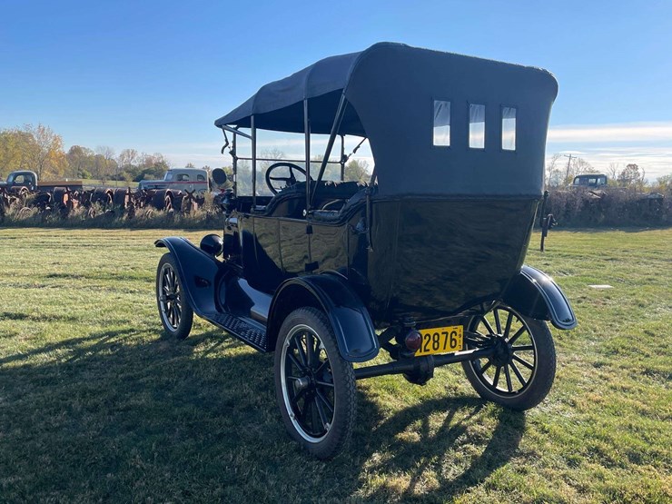 1917-model-t-touring-image-4