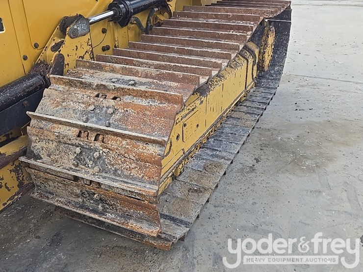 2021-caterpillar-d1-image-10