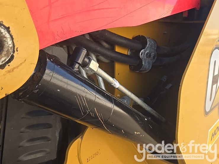 2021-caterpillar-289d3-image-31