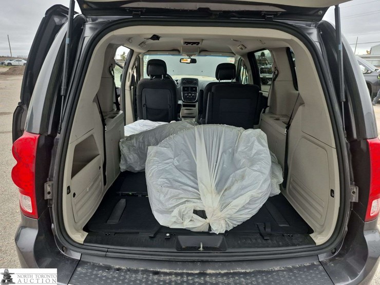 2017-dodge-grand-caravan-sxt-image-25