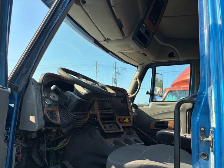 2011-international-prostar-image-15