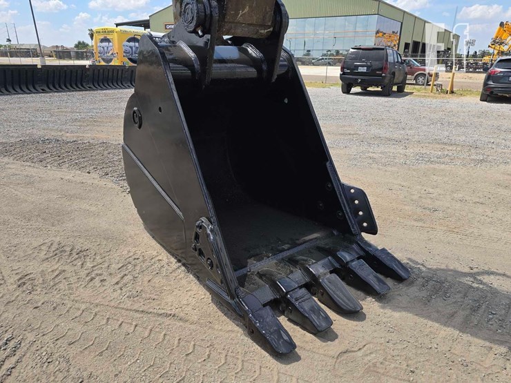 2018-deere-250g-lc-image-10