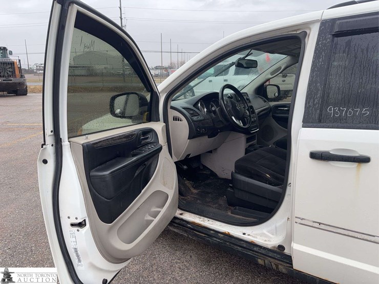 2011-dodge-grand-caravan-se-image-9