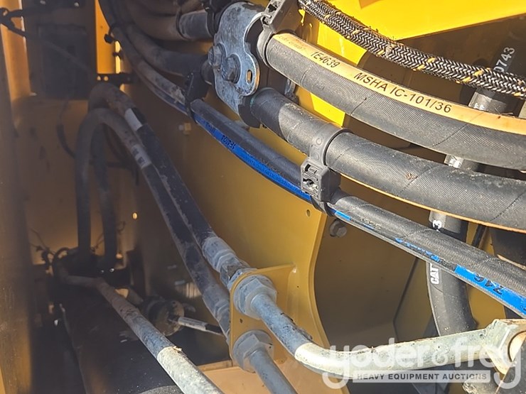 2021-caterpillar-289d3-image-42