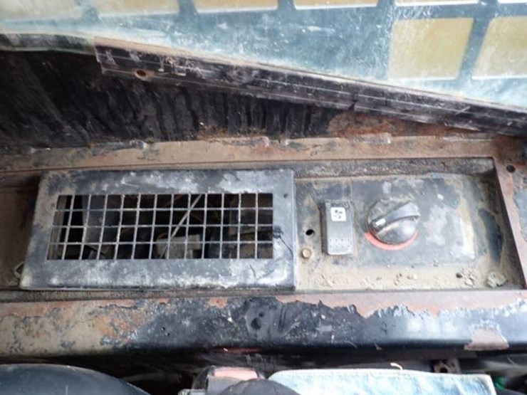 2010-caterpillar-232b-image-24