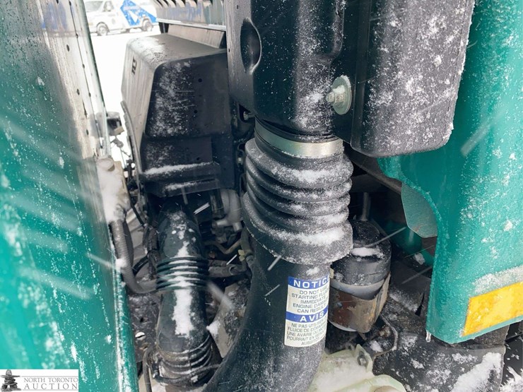 2010-isuzu-nqr-image-37