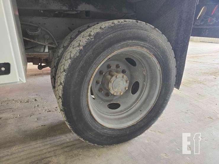 2008-ford-f550-image-19