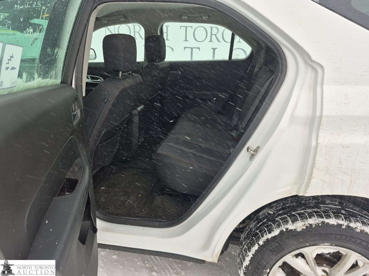 2017-chevrolet-equinox-image-21