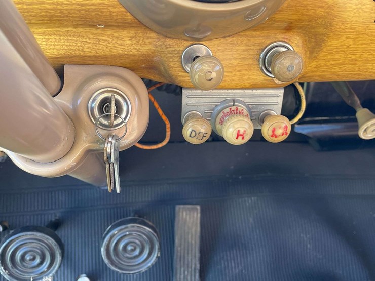 1948-ford-super-deluxe-convertible-image-62